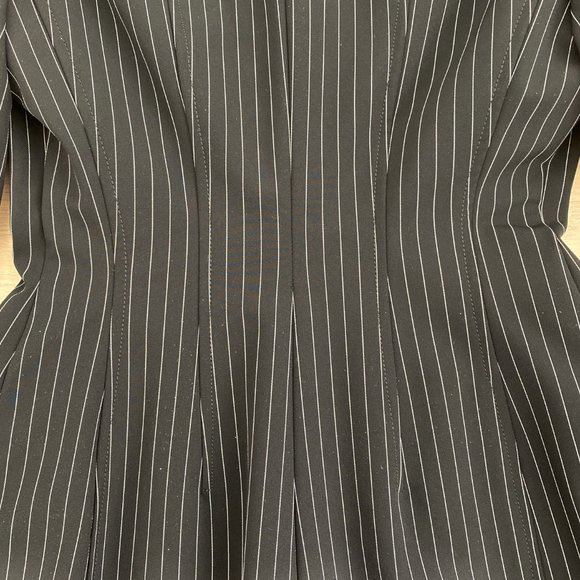 theory • perform tech stripe off shoulder jacket - Picture 10 of 10